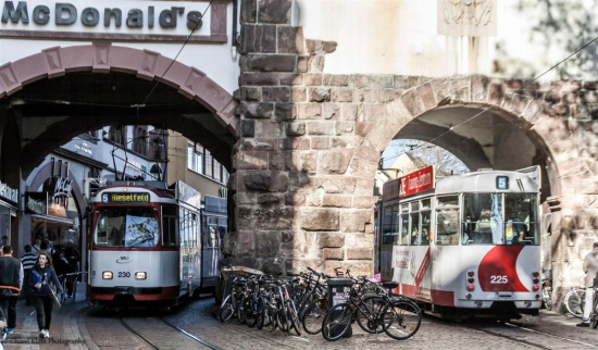 Stroossebunn duerch d'Martinstor, Alstad     